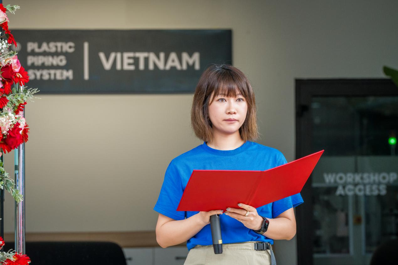 Zhang Hangyuan, director general de Zhejiang ERA, pronunció un discurso en nombre del Grupo ERA.