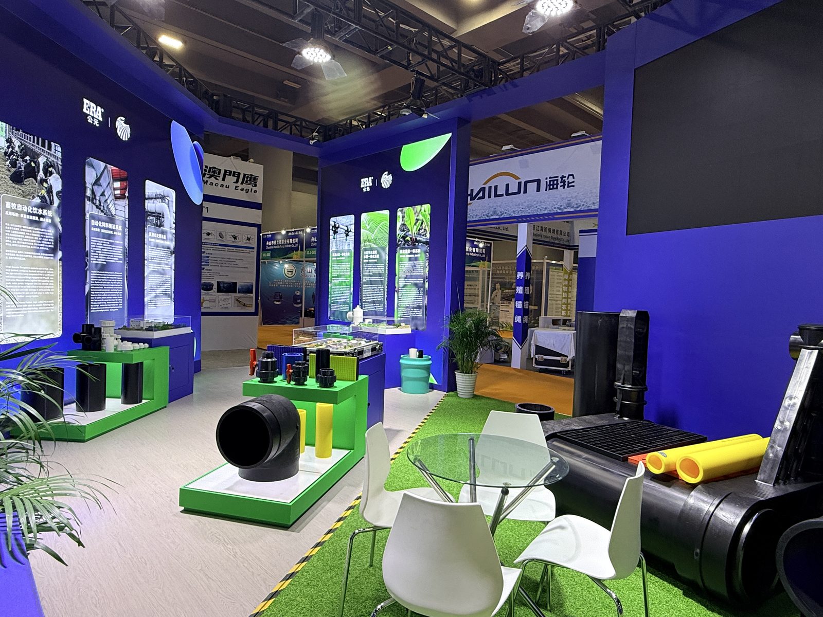 Descripci&oacute;n general del stand de ERA que muestra los sistemas de tuber&iacute;as para pesca, riego y ganader&iacute;a en la Guangzhou Fisheries Expo 2026